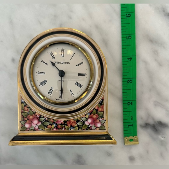 VINTAGE WEDGWOOD Bone China Floral & Gold Clock - Quartz Movement - Picture 15 of 15